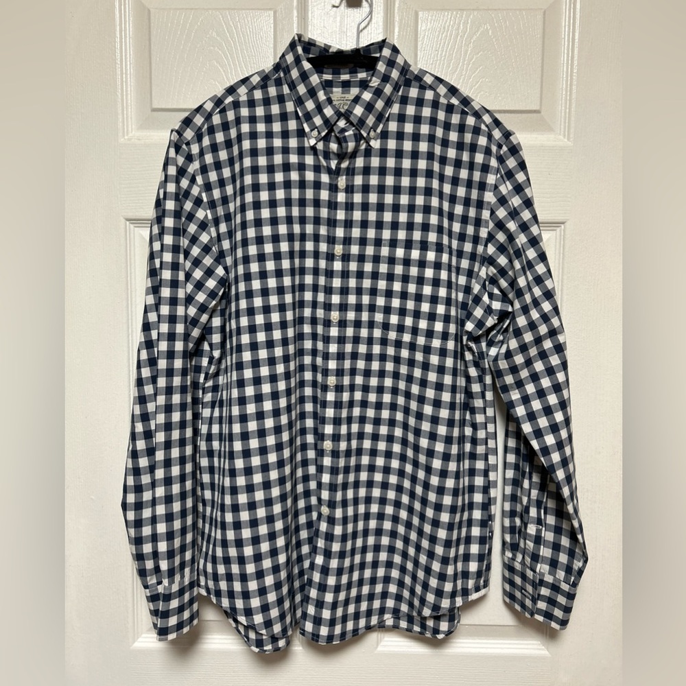 J Crew Classic Men’s Button Down LS Collared Shirt Size Medium